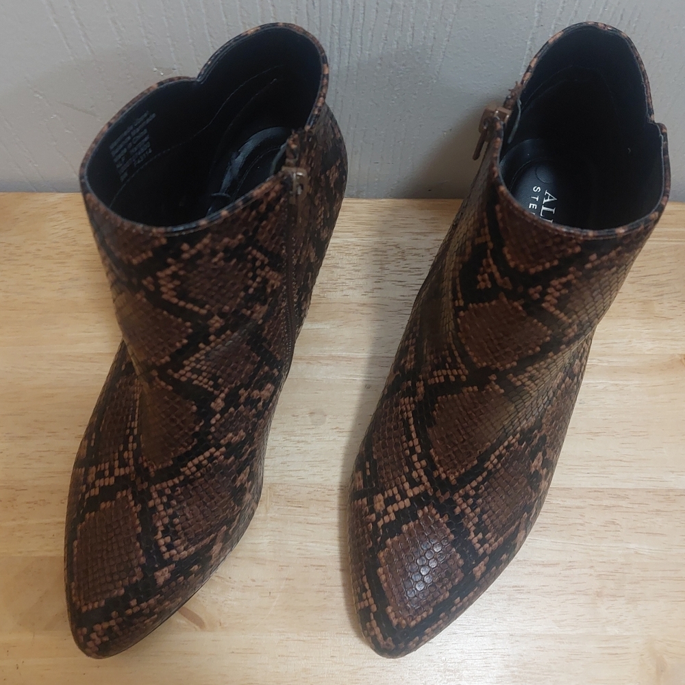 Alfani Step N Flex Women's Ankle Heel Zippered Snakeskin Boots Size 9W